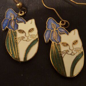 Vtg MCM KittyCat Earrings Signed Cloissonné Enamel Kitty w/ Purple Iris